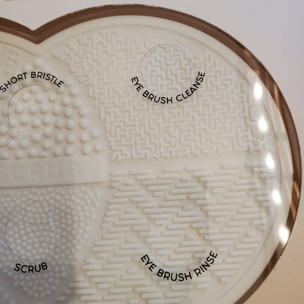 Beauty Intuition Cosmetic Brush Cleaning Mat